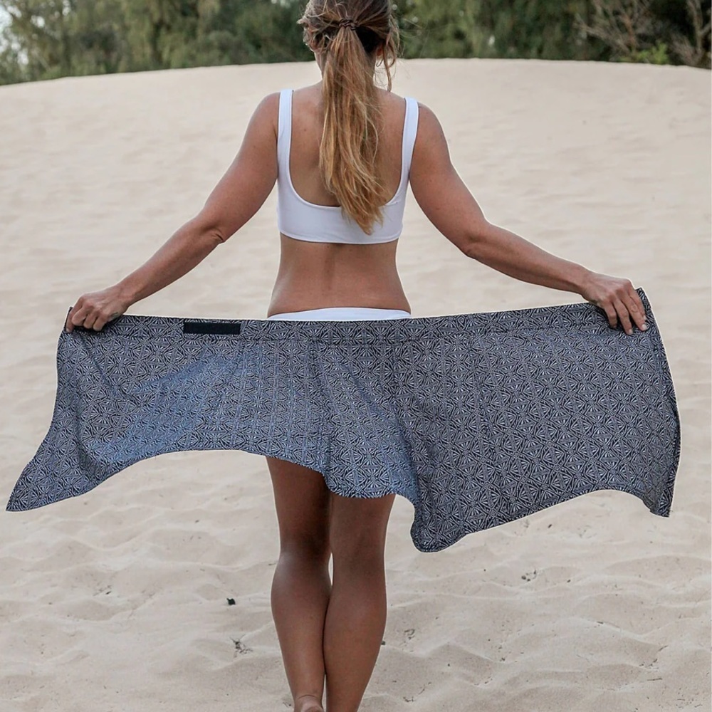 NWT Rip Skirt Black Pearl Batik Size Small - Picture 2 of 14